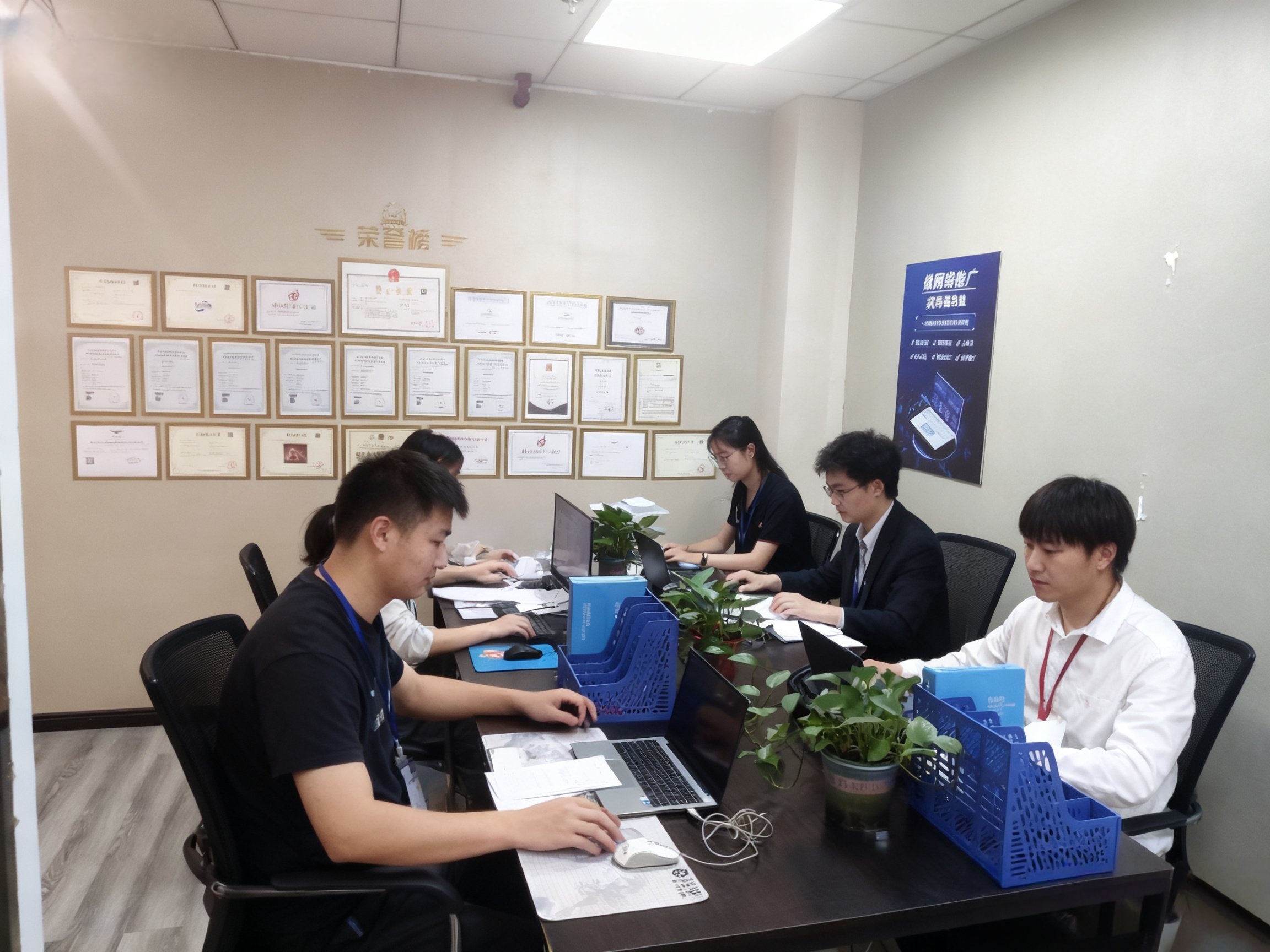 公司实拍团队工作场景
